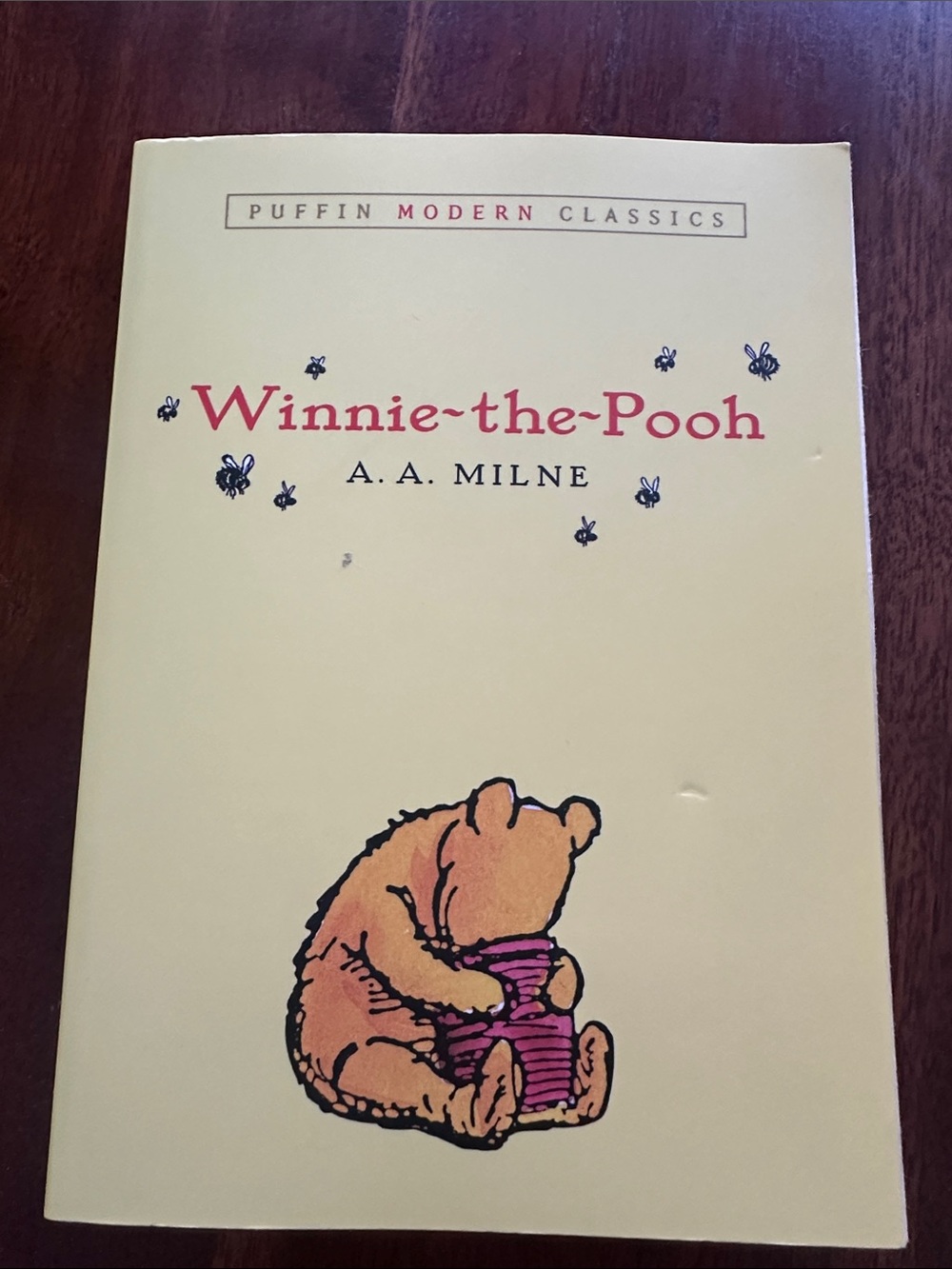 Winnie-the-Pooh Puffin Modern Classics - Soft Yellow Cover